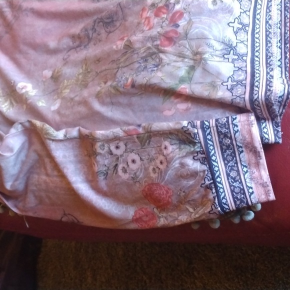 Pink floral long sleeve - Picture 2 of 4